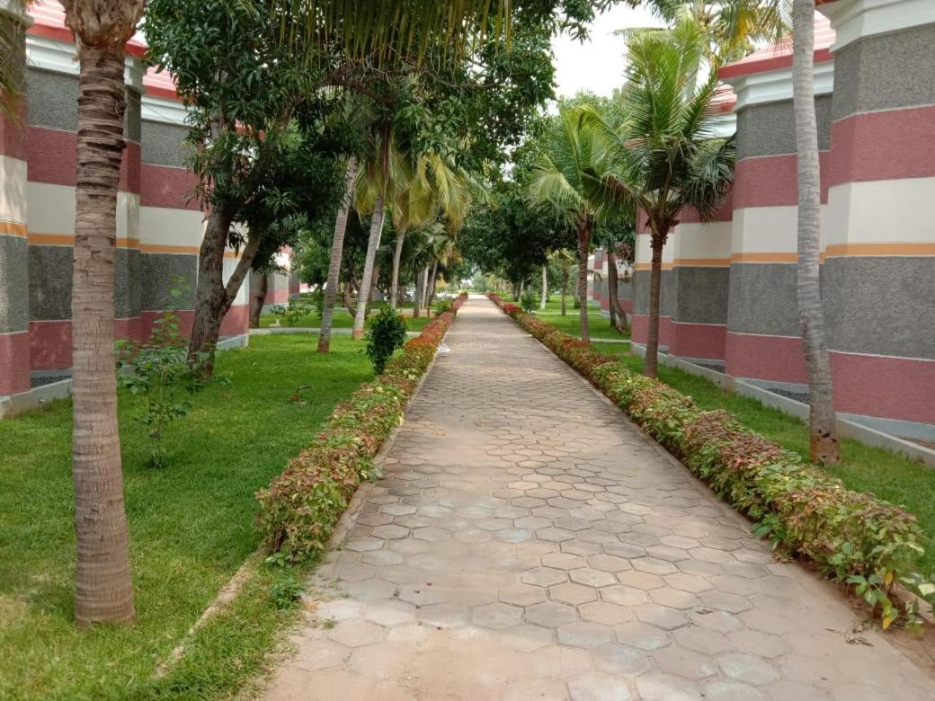 Coral Beach Resort Mahabalipuram Exterior photo